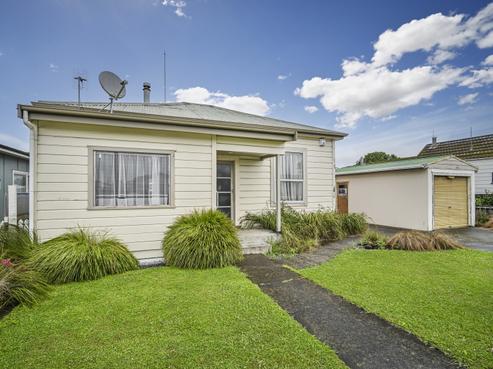 607 Oak Road, Akina