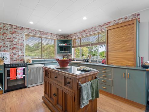 620 Western Lake Road, Featherston