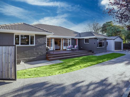12 Nyoli Street, Northcote
