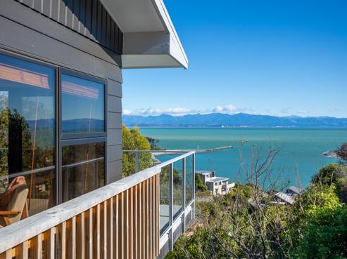 128A Queens Road, Stepneyville