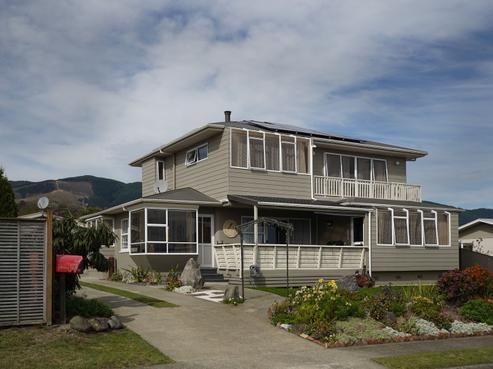 33 Kipling Crescent, Stoke