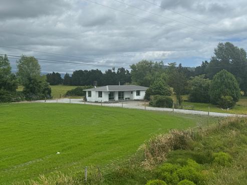 102 Whale Road, Whataroa