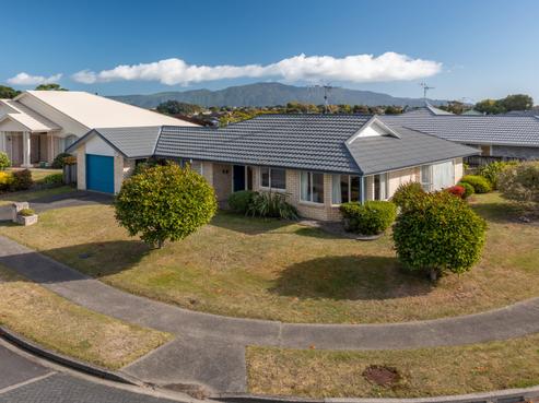 2 Crown Hill, Paraparaumu