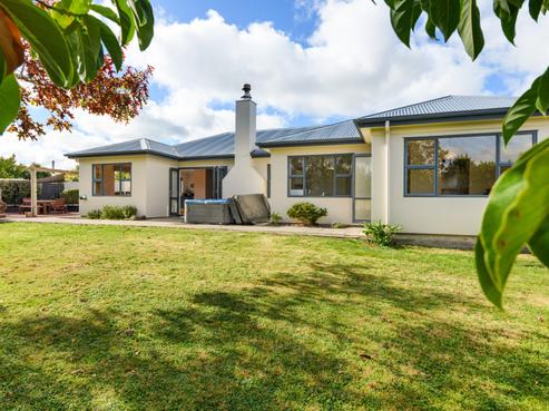 8 Almond Grove, Feilding