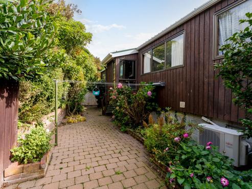 2/23A Howard Street, Macandrew Bay
