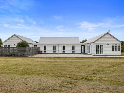 9 Copper Beech Road, Woodend