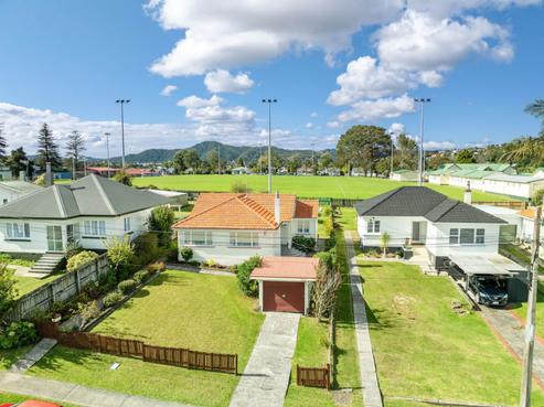 19 West End Avenue, Woodhill