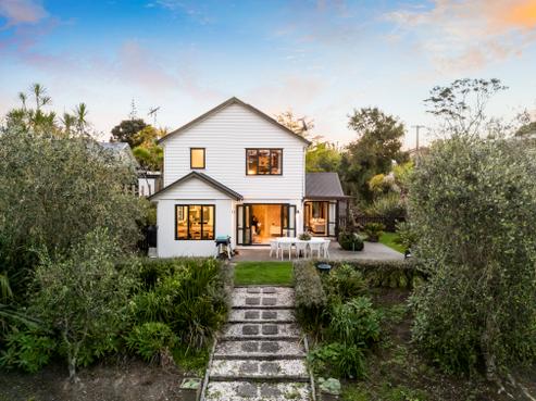 33 Roland Road, Greenhithe