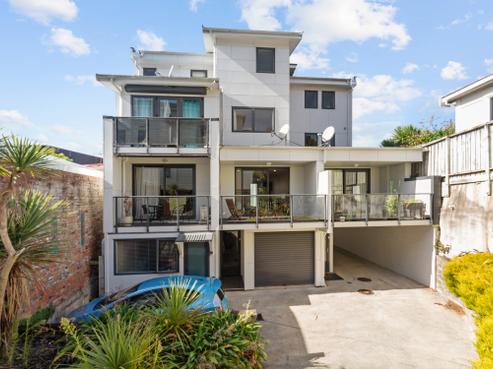 2/464 Adelaide Road, Berhampore