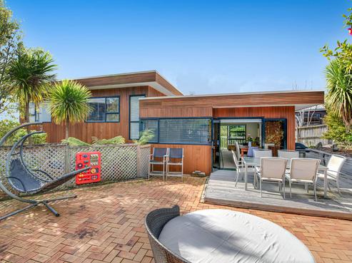 2/2 Carl Place, Unsworth Heights
