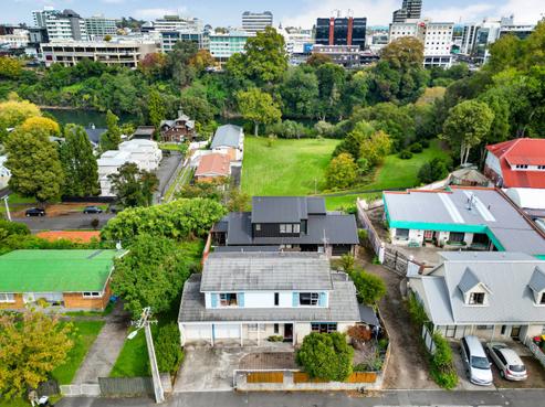 2/165 River Road, Hamilton East