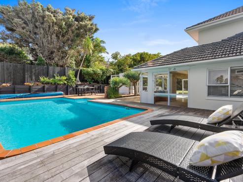 2/101 Churchill Road, Murrays Bay