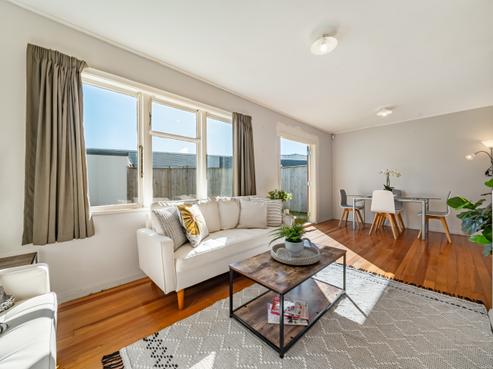 77 Eastern Hutt Road, Taita