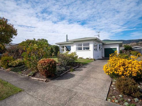27 Kipling Crescent, Stoke