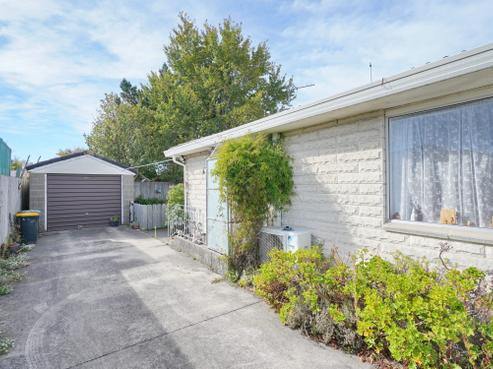 2/135 Shortland Street, Aranui