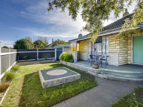 1240 Cunningham Crescent, Mayfair