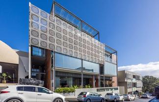 CAPTIVATING CENTRE STREET OFFICES
