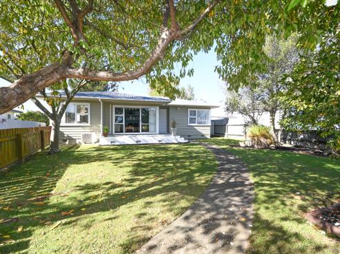 17 Henley Crescent, Pirimai