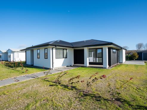 16 Maison Way, Rangatira Park