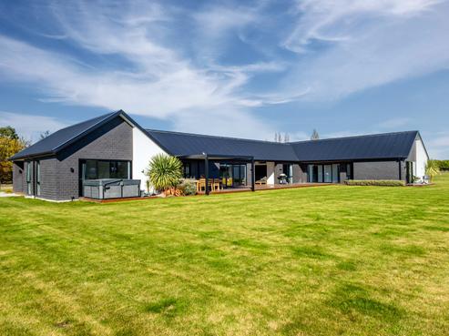 162 Beach Road East, Elgin
