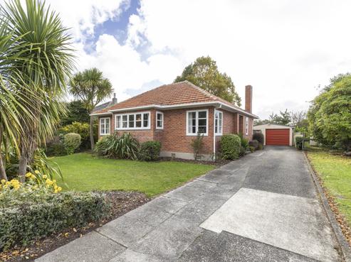 54 Savage Crescent, West End