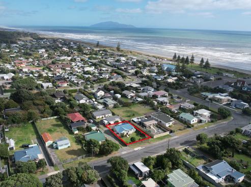 9 Toi Street, Otaki Beach