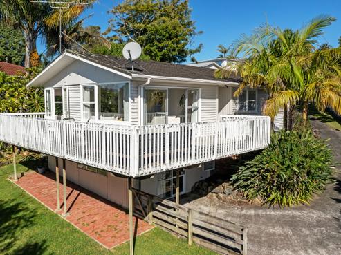 8 Weatherly Road, Torbay
