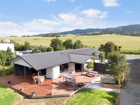 1731D East Coast Road, Whakatiwai