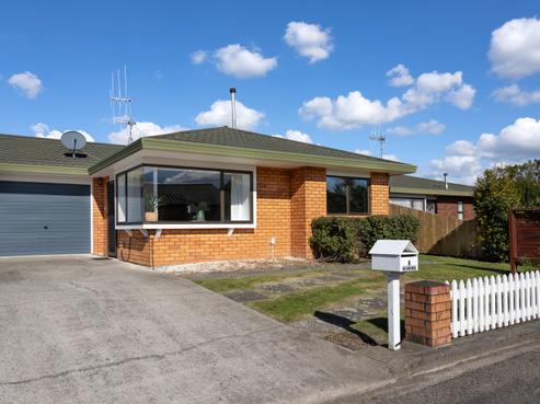4 Edgecombe Court, Roslyn