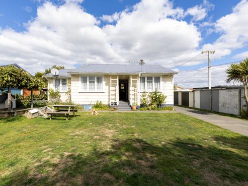 12 Collins Crescent, Feilding