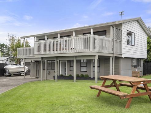 8 Leaming Place, Clarks Beach