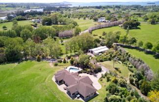 12 Potts Road, Whitford