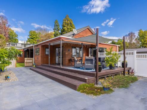 8 Eliot Place, Leamington
