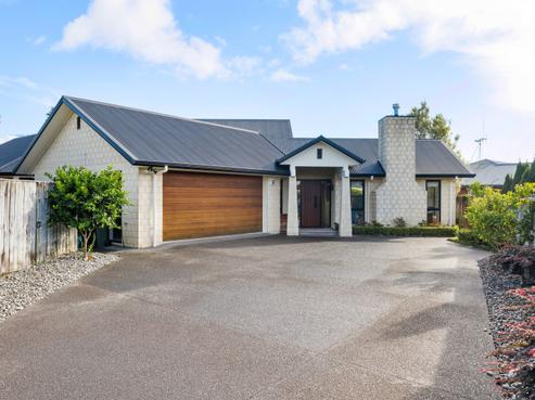 8 Vermont Court, Huntington
