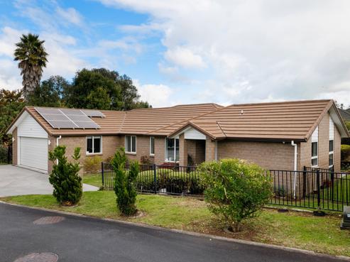 6 Cabourne Drive, Glenview