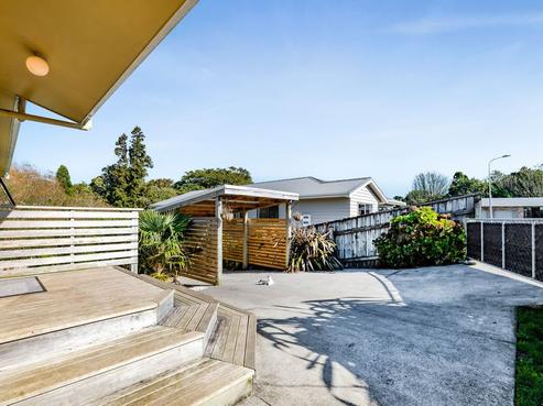19 Chartwell Drive, Eltham