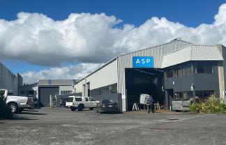 CBRE | 390sqm Warehouse + Working Gantry Crane