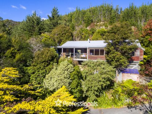 10 Hobbit Lane, Pinehaven