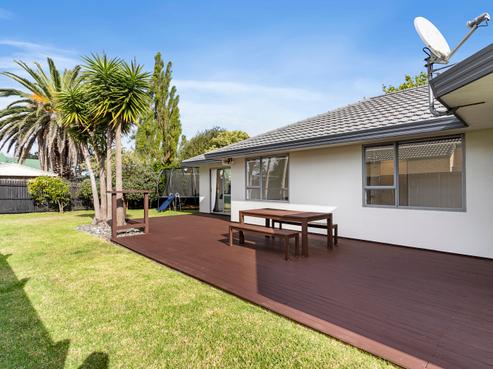 319C Royal Road, Massey