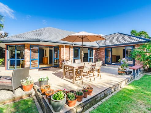 52 Awanui Drive, Waikanae