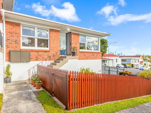 1/96A Victoria Road, Devonport