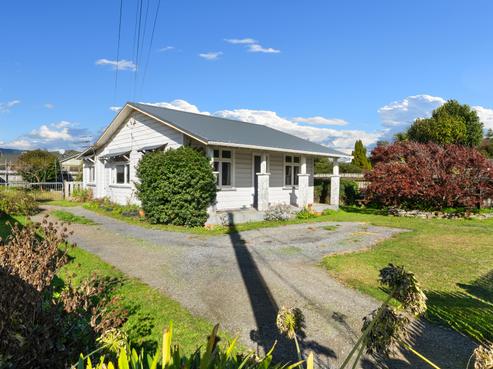 140 Bartholomew Road, Levin
