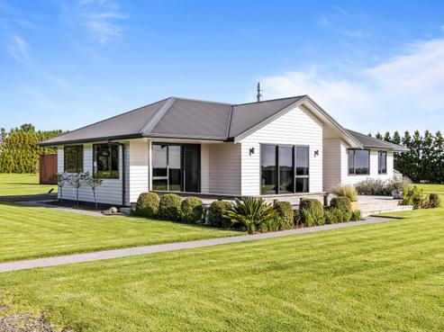 39 Kairau Road East, Waitara