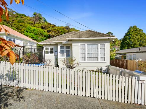 217 Whites Line East, Waiwhetu