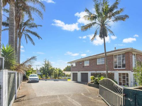 2 Wakeling Avenue, Te Atatu South