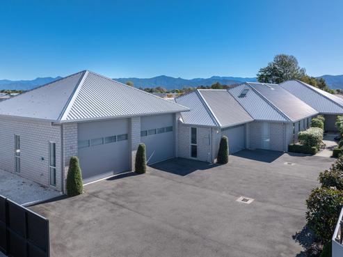 14 Windsor Close, Springlands
