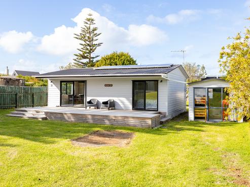 33 Pinedale Crescent, Riversdale Beach