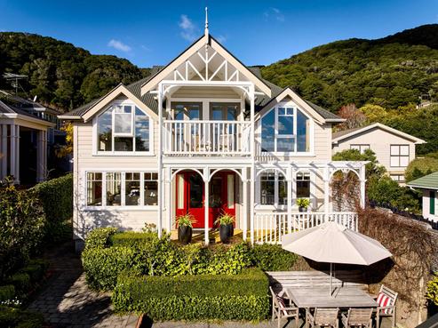 10 Tui Road, Days Bay