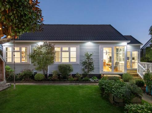 18 Court Crescent, Panmure