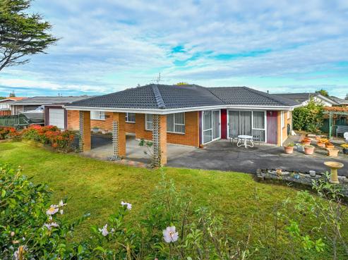 12 Gibbons Road, Weymouth